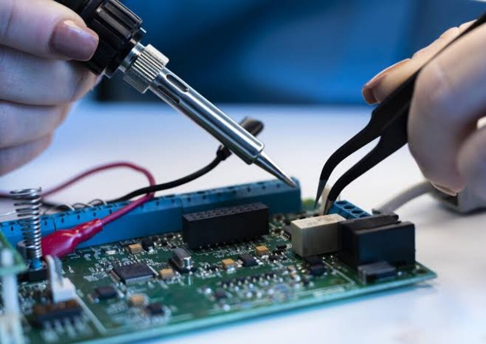 Niche Electronics Repair Specialist - 4