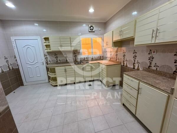 Villa in compound in Umm Salal Ali - 12