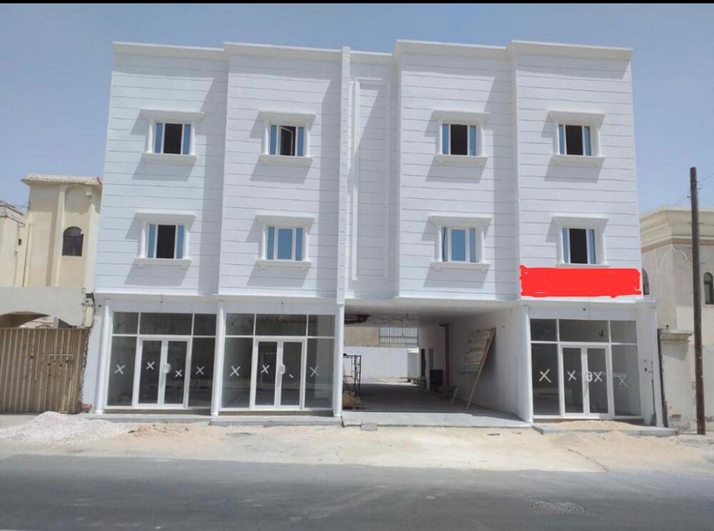 بناية تجارية مؤجرة للبيع - 1