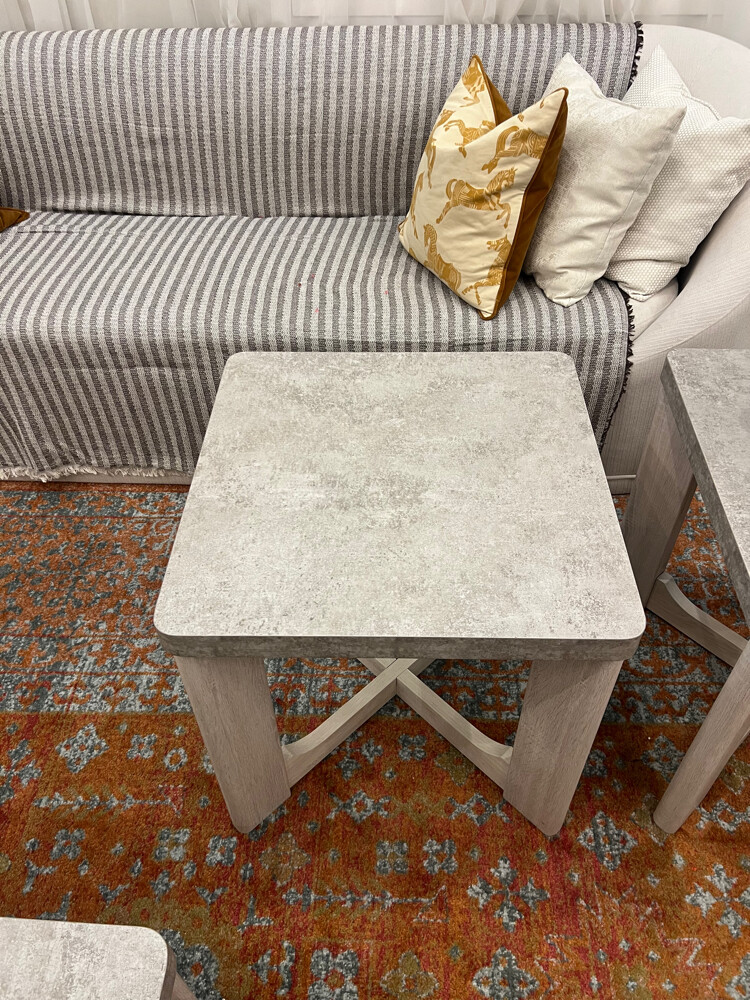 Selling 3 almost new tables - 3