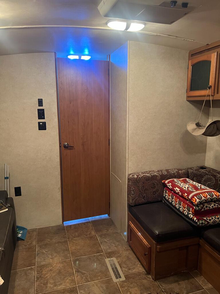 American camber cabin sunset 33ft - 3
