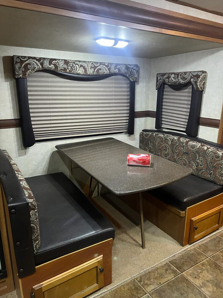 American camber cabin sunset 33ft - 9