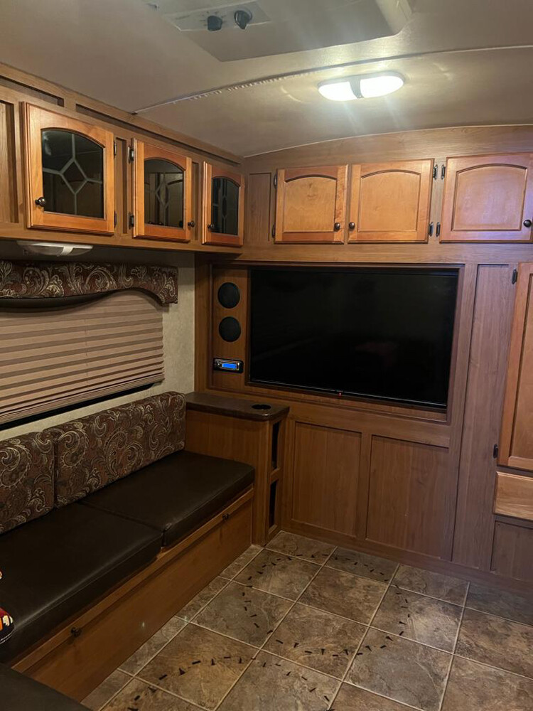 American camber cabin sunset 33ft - 6