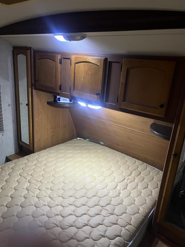 American camber cabin sunset 33ft - 13