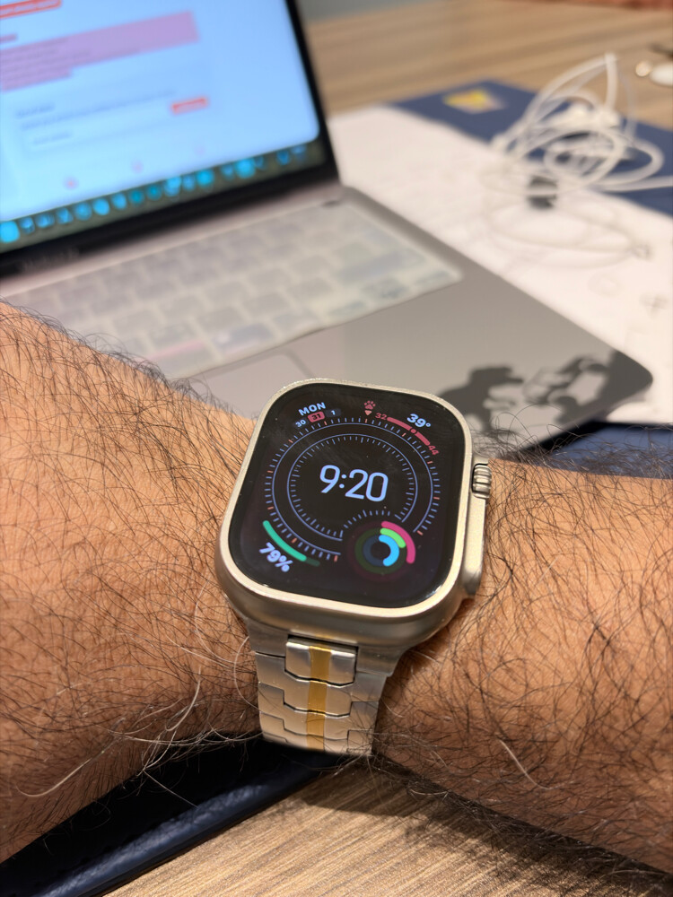 Apple Watch Ultra Gen 1 - 1