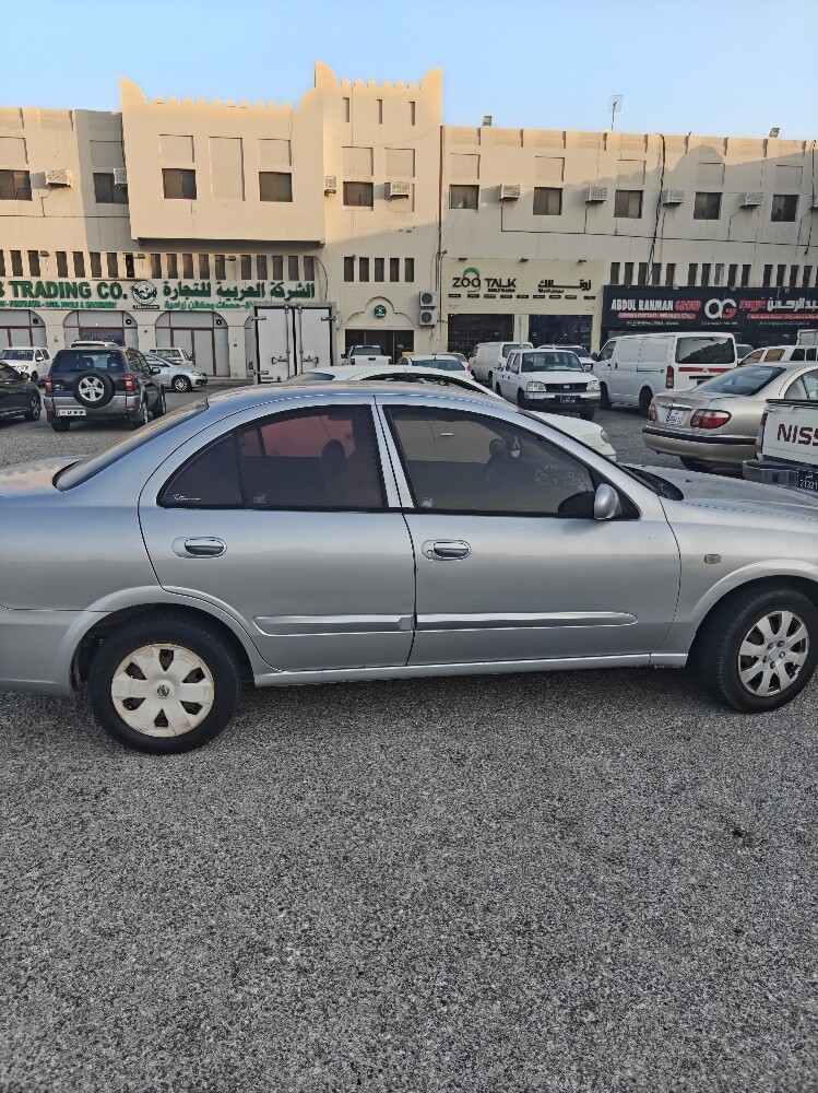 Nissan sunny 2012 model 199km - 2