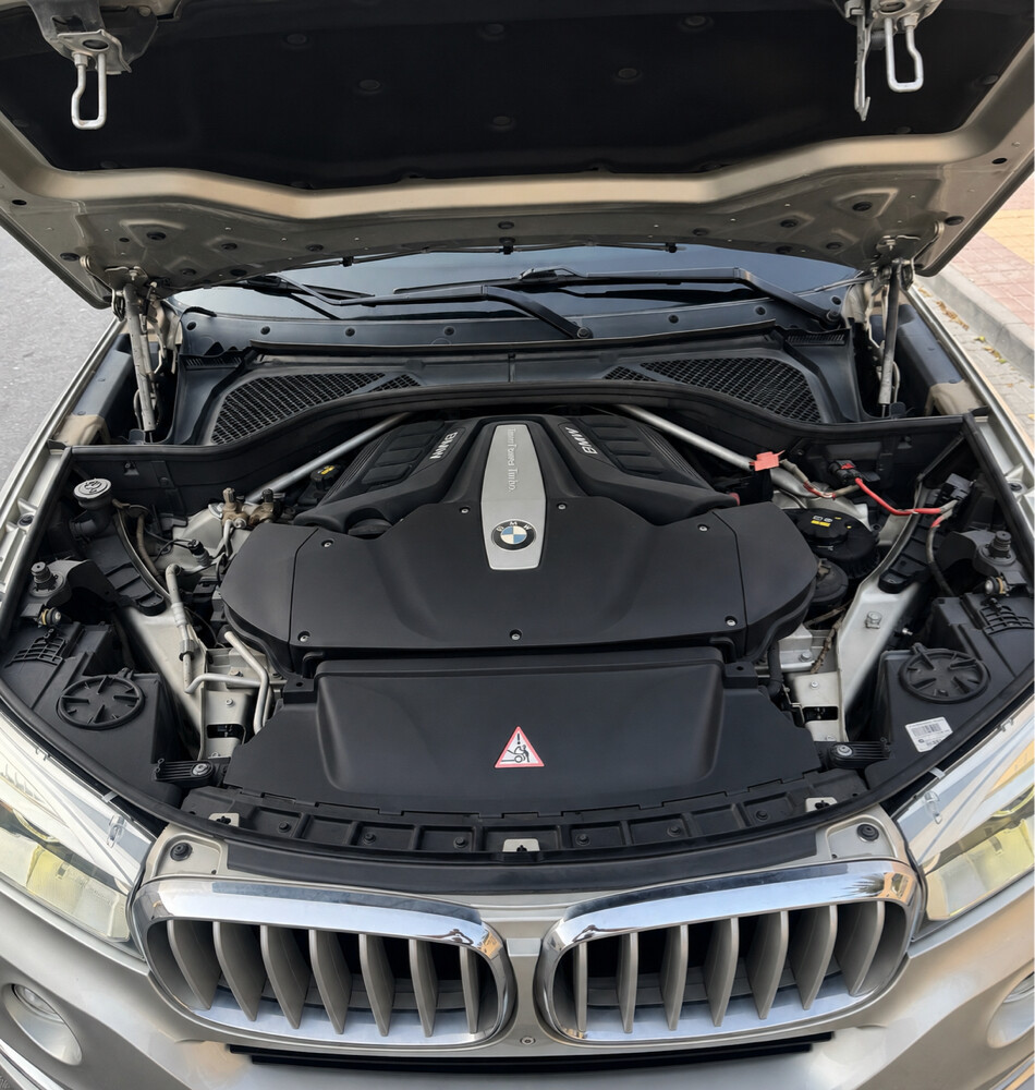 2015 BMW X5 -50i Twin Turbo V8 - 7