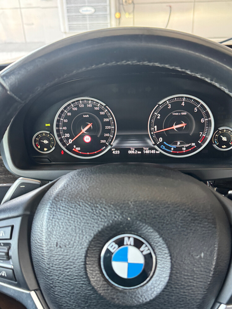 2015 BMW X5 -50i Twin Turbo V8 - 8