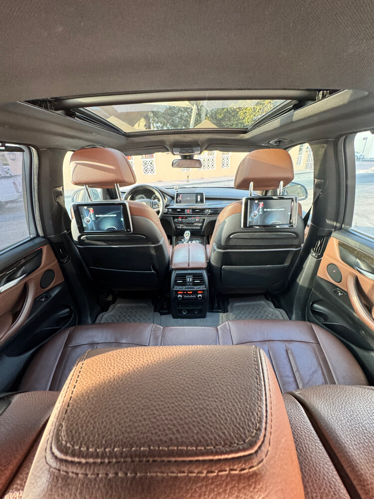 2015 BMW X5 -50i Twin Turbo V8 - 2