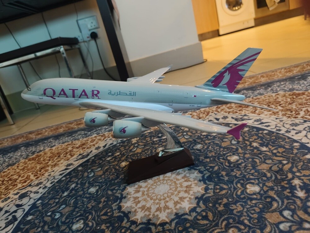 metal Qatar Airways plane A380 - 4