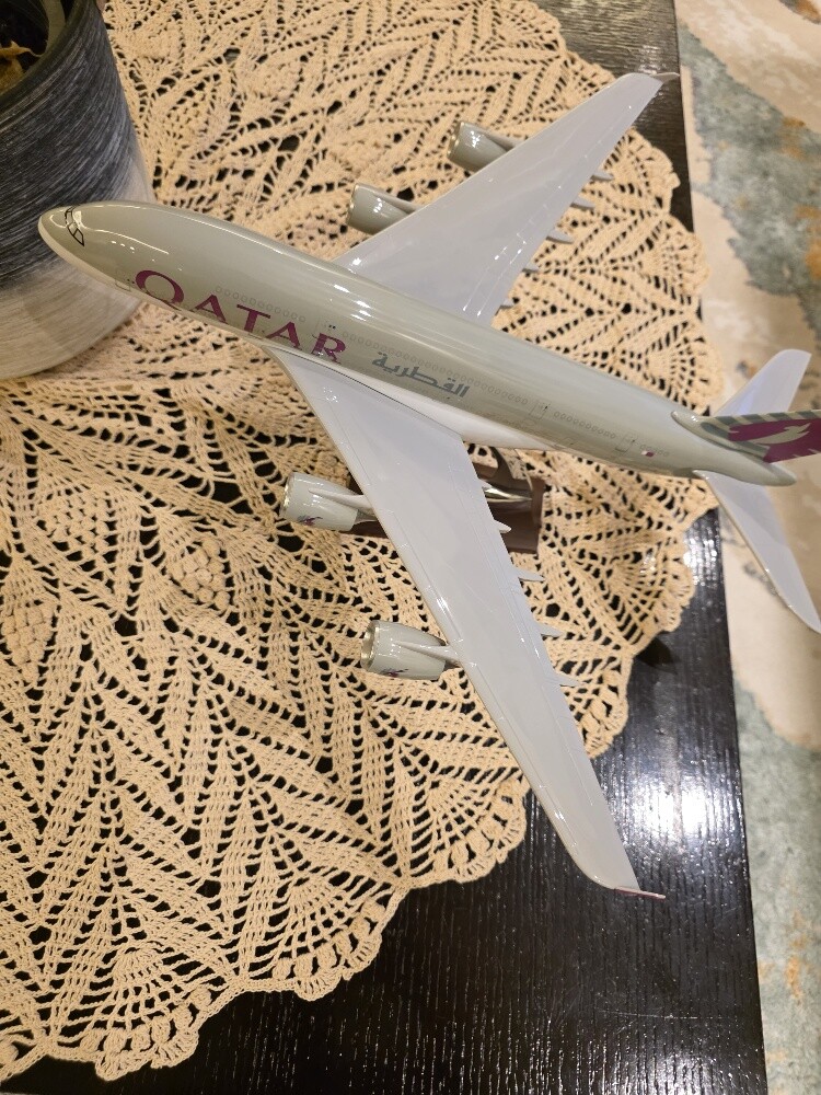 metal Qatar Airways plane A380 - 1