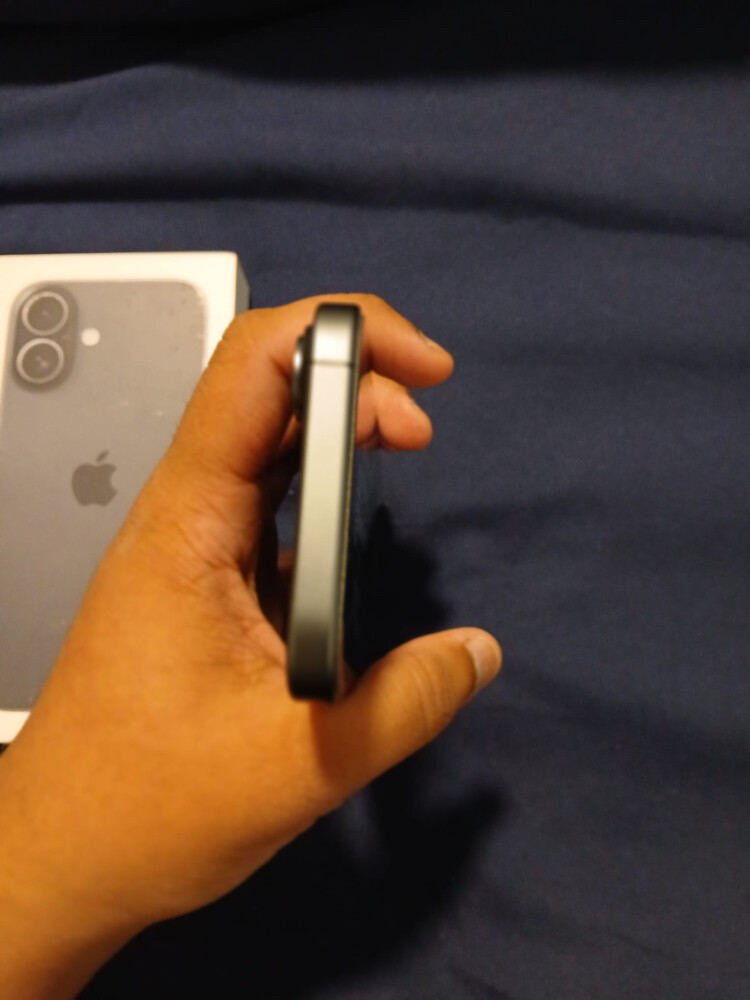 iPhone 17 - 256GB (Like New withbox - 6