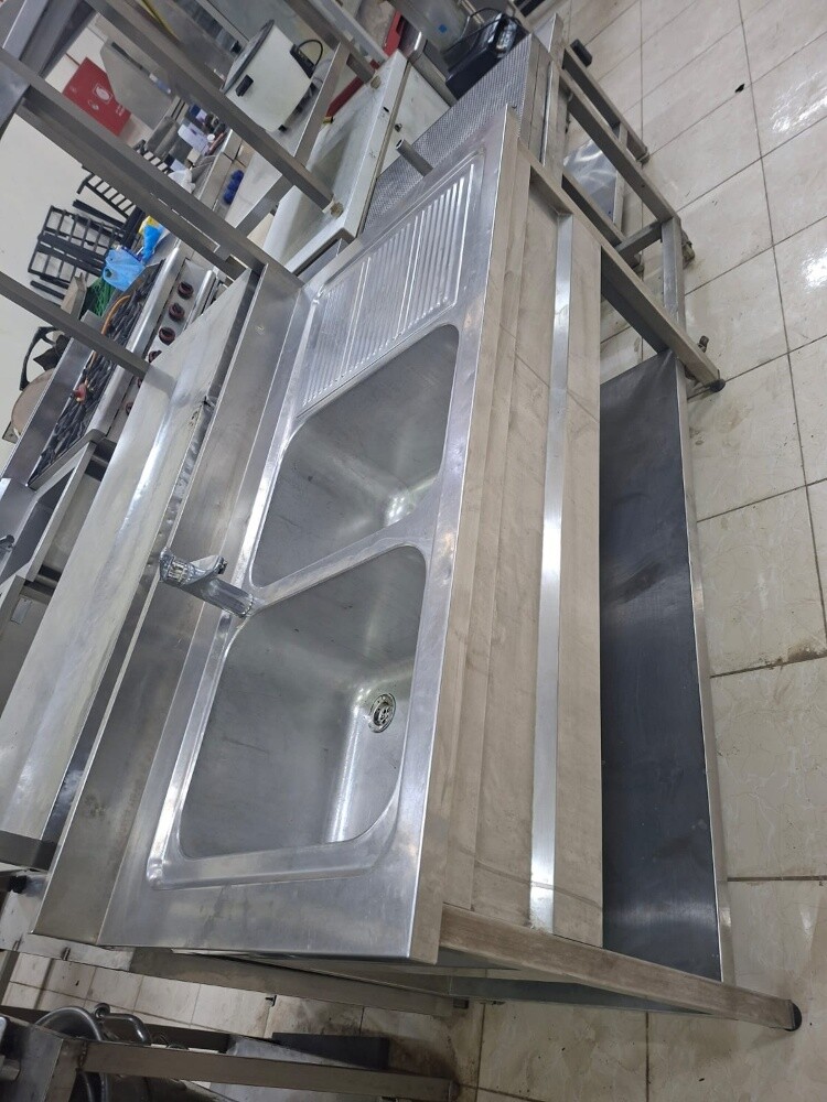 Restaurant kitchen items - 12