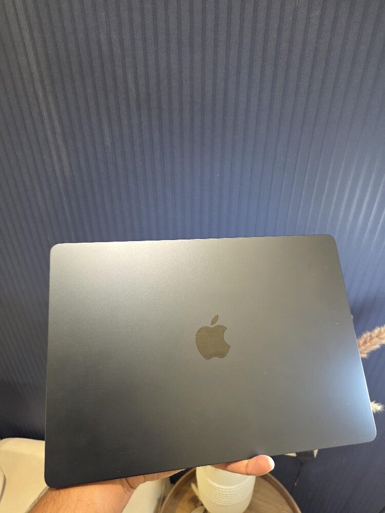 Macbook Air 15" M3 8/256 98% - 1