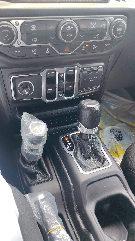 Jeep wrangler 2020 in good conditio - 5