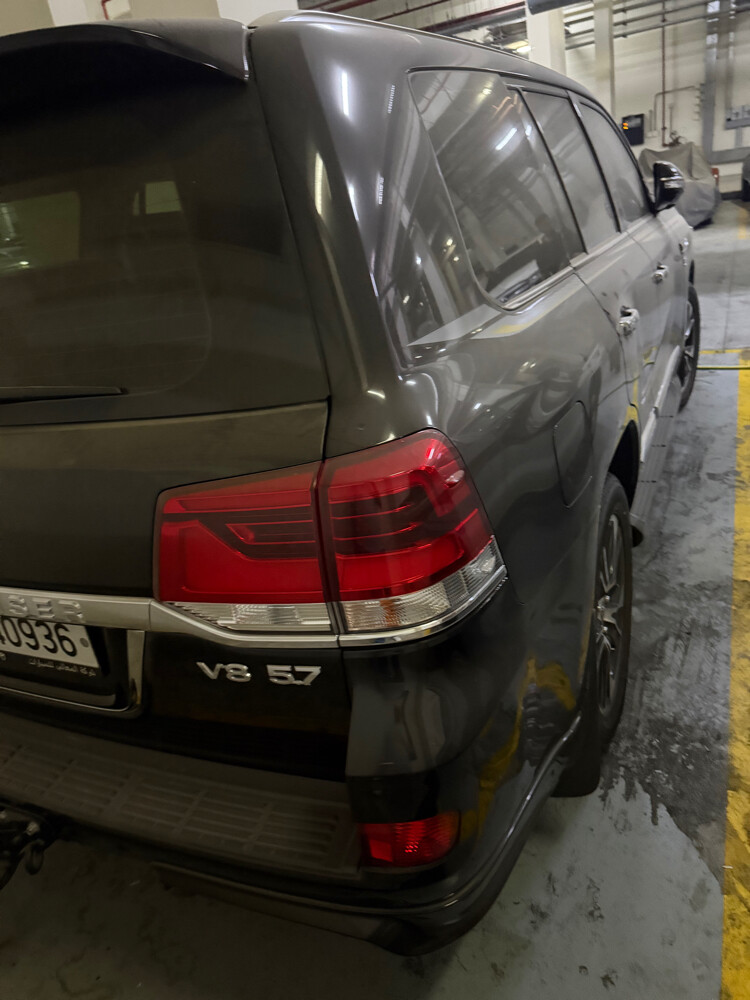 land cruiser 2021 - 5