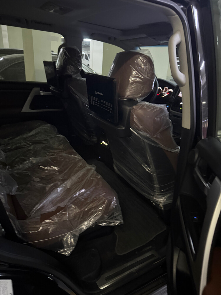 land cruiser 2021 - 8