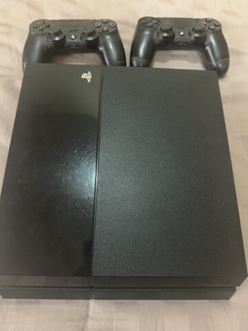 original model PS4 - 1