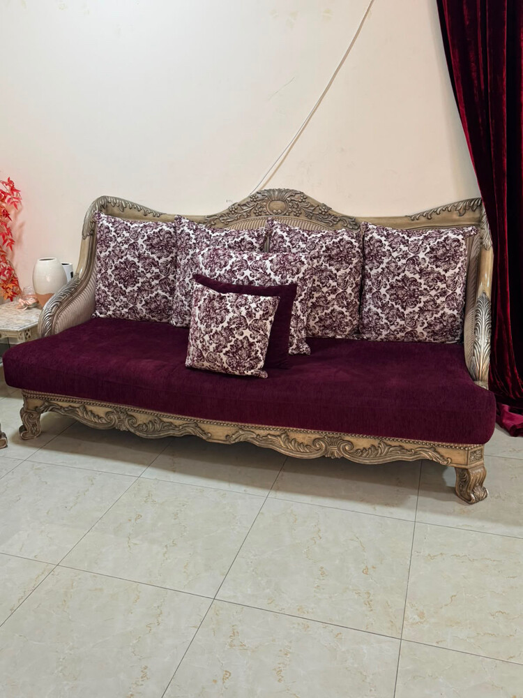 a beautiful seating set for sale  - 7