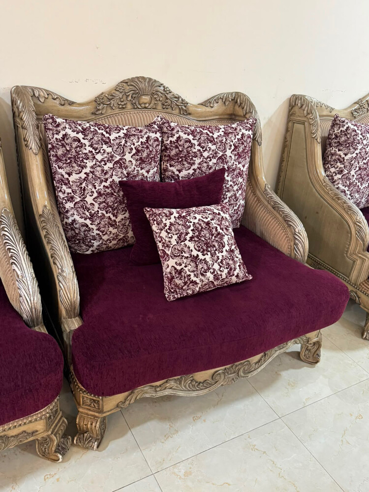 a beautiful seating set for sale  - 5