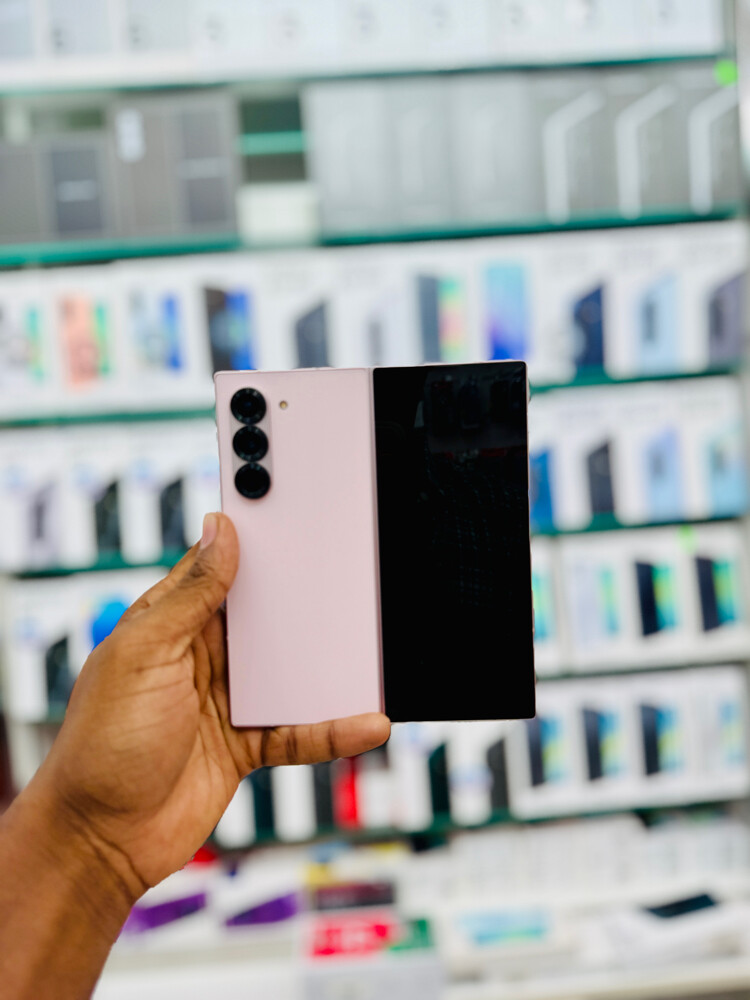Samsung Galaxy Z Fold 6 - 4
