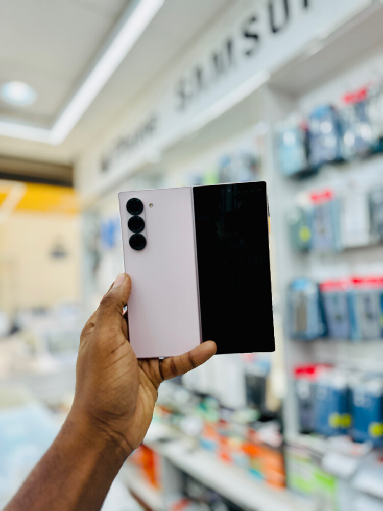 Samsung Galaxy Z Fold 6 - 6
