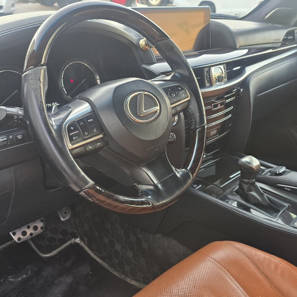 lexus lx570s - 7
