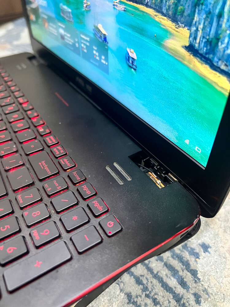 Gaming laptop - 7