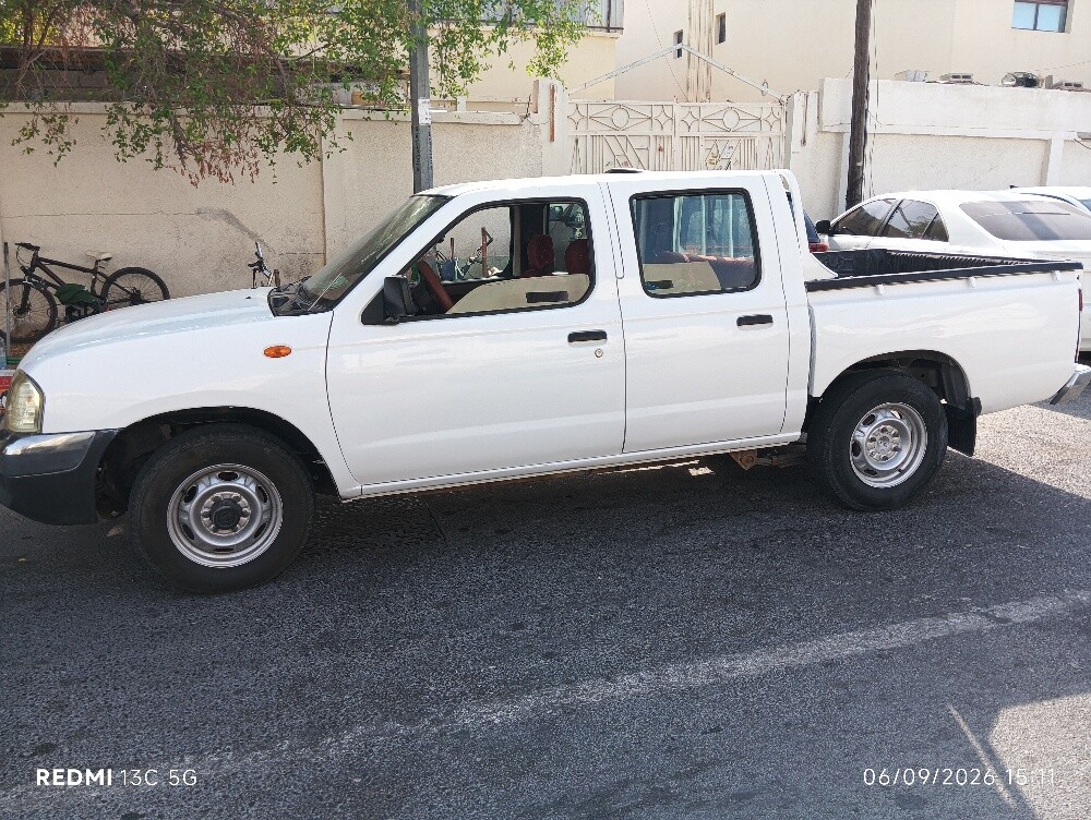 nissan pickup - 4