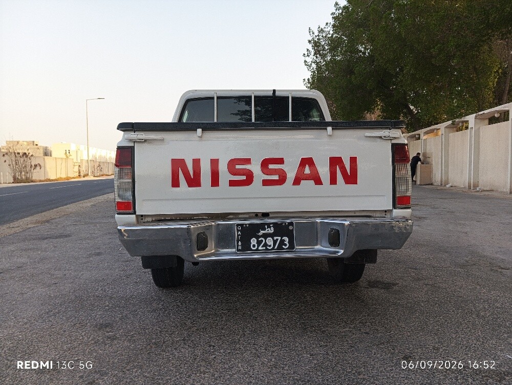 nissan pickup - 7