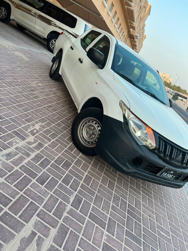 سيارة ميتسوبيشي ال 200 - 5