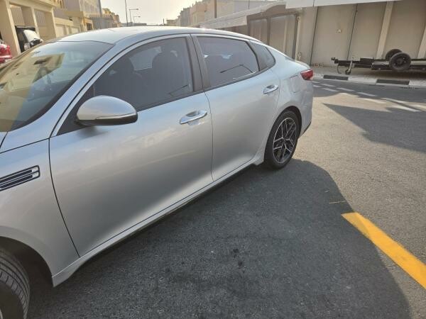 Kia Optima 2.5L with excellent - 4