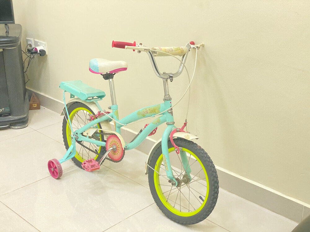 HUFFY KIDS BICYCLE - 3