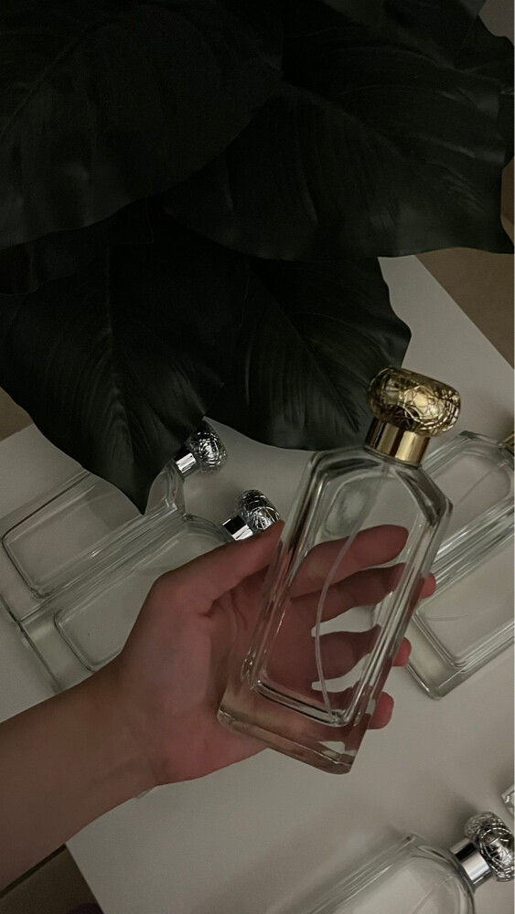 Luxurious Perfume bottle  - 4