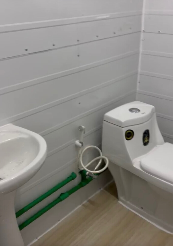 Cabin toilet kitchen - 9