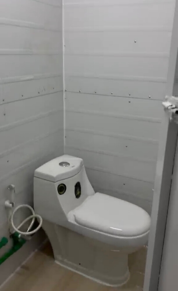 Cabin toilet kitchen - 8