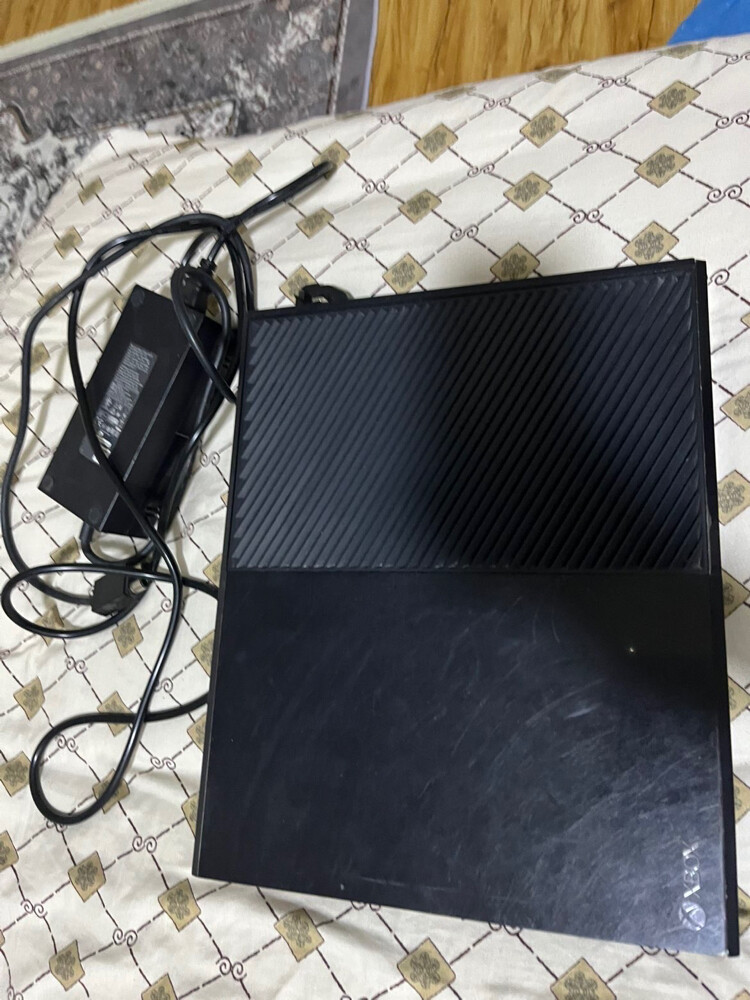 اكس بوكس اموره طيبه معاه سيدي فورزا 3و4 وبطارية حق اليد واليده الجديده مايعلق ولا يحتر اموره طيبه  - 2