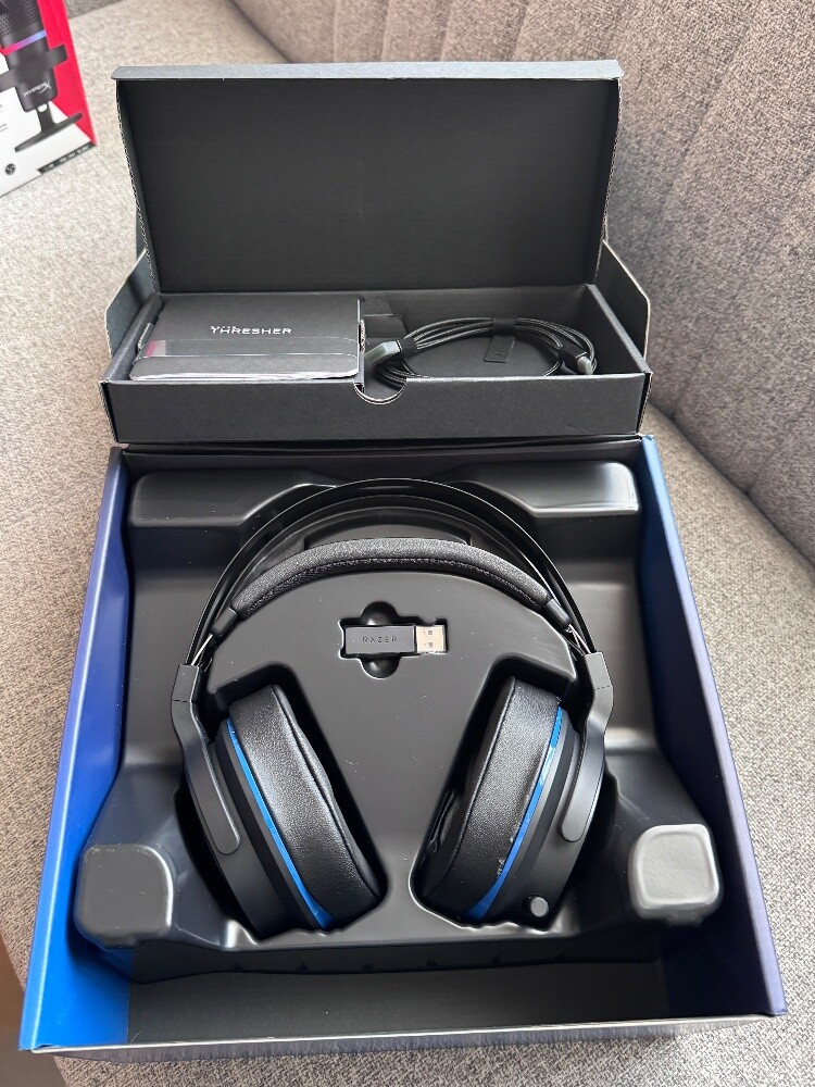 Razer thresher headset ps4 and ps5 - 4