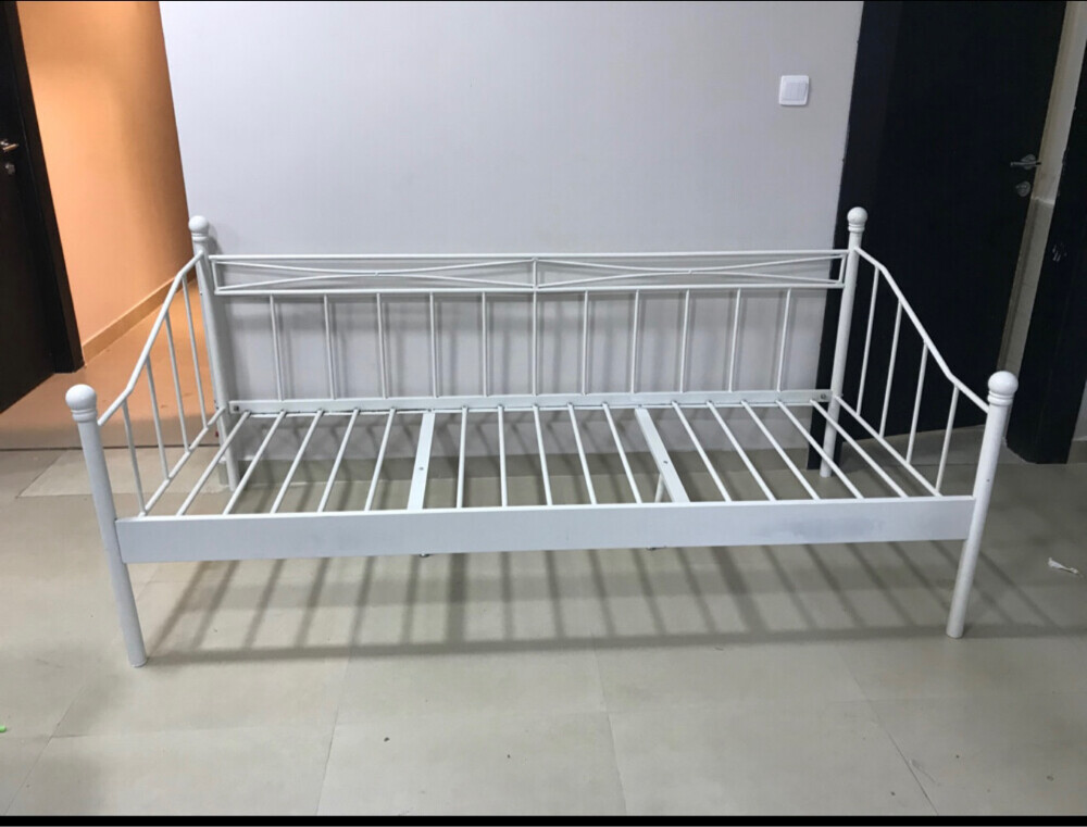  Iron bed (Singular)Used - 2