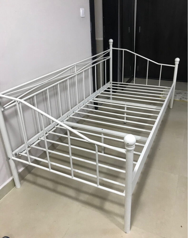  Iron bed (Singular)Used - 1