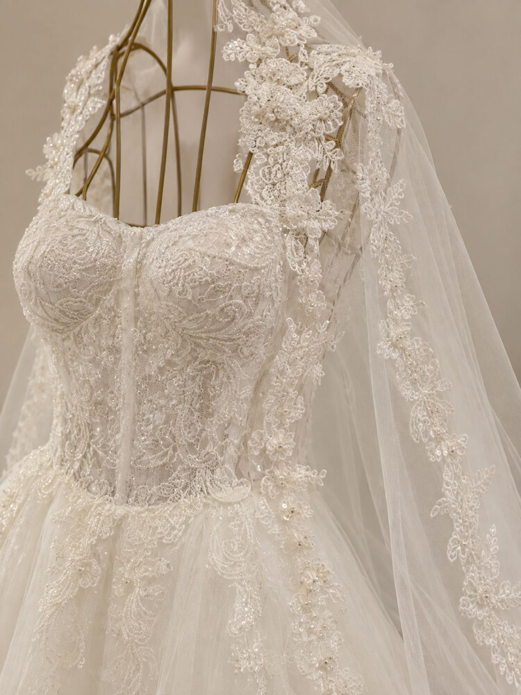 Gorgeous OLEG CASSINI Wedding Dress - 4