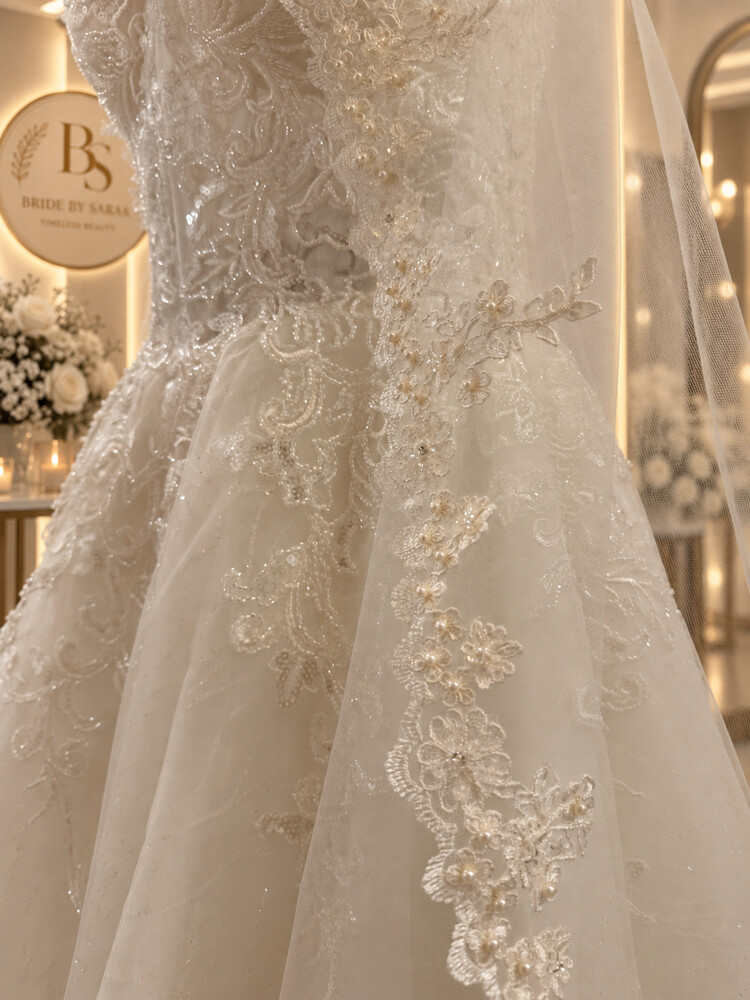 Gorgeous OLEG CASSINI Wedding Dress - 10