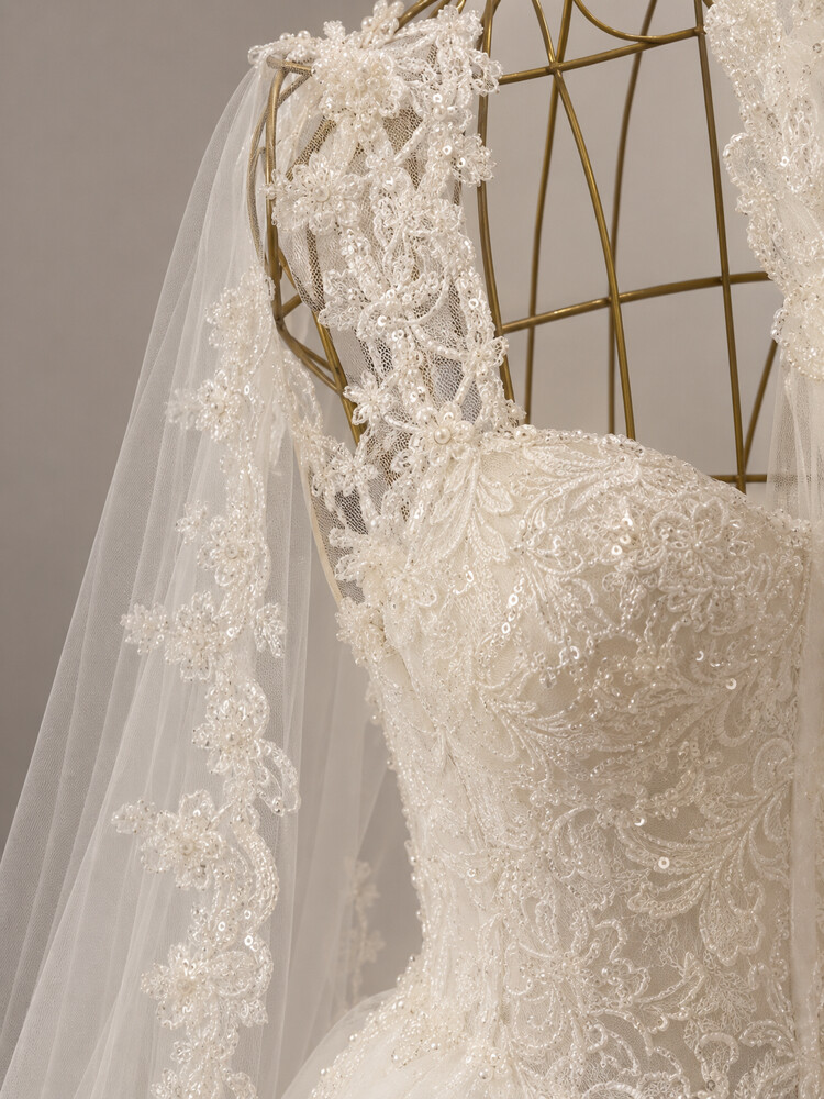 Gorgeous OLEG CASSINI Wedding Dress - 8
