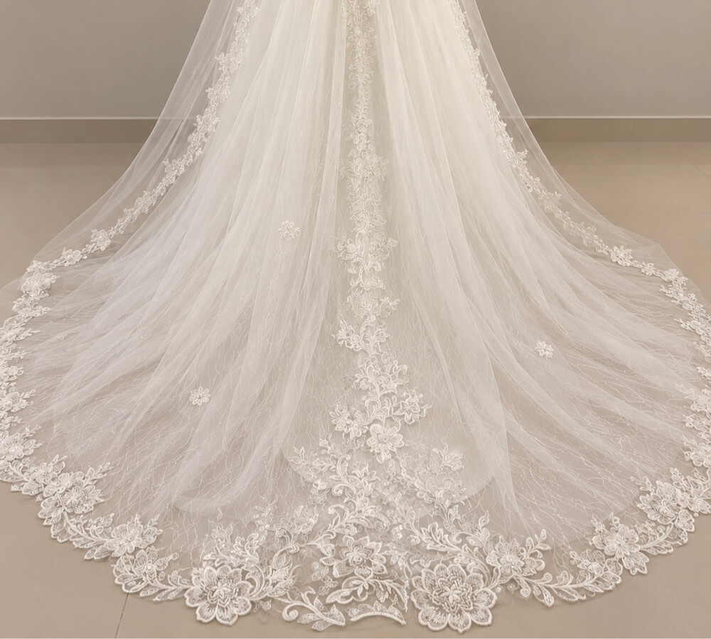 Gorgeous OLEG CASSINI Wedding Dress - 6