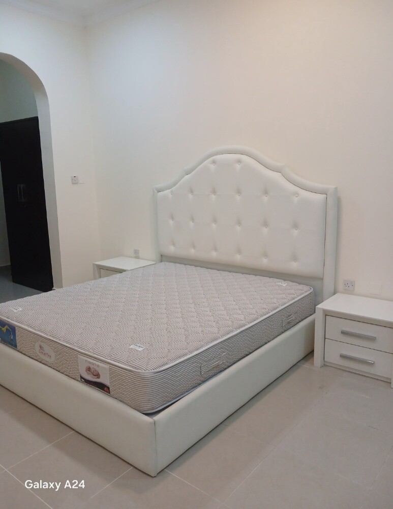 180/200. King size bed. - 1
