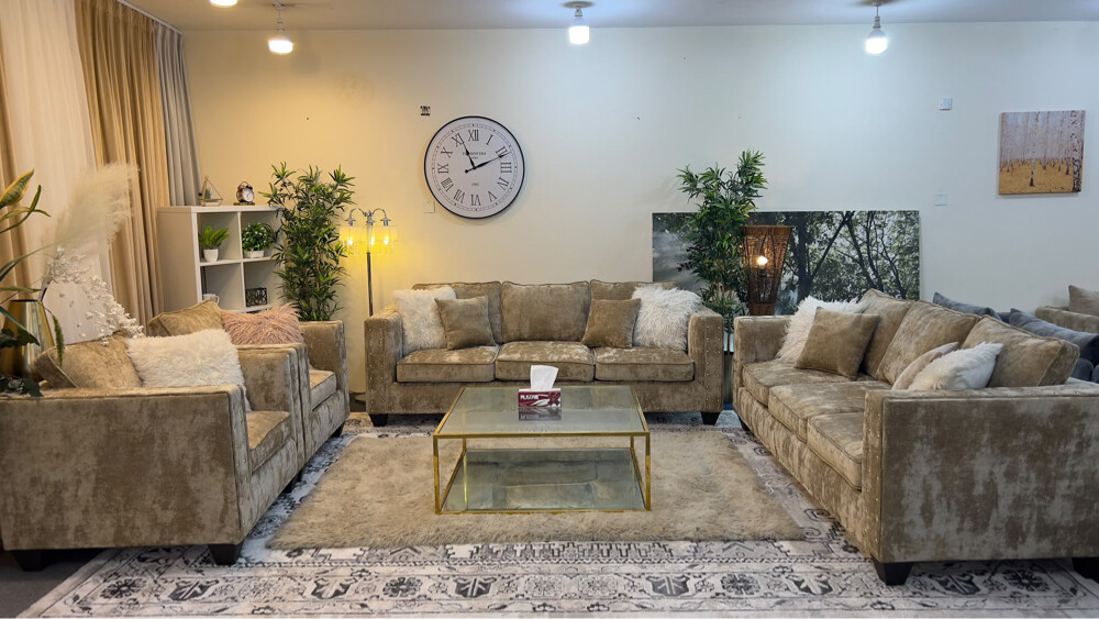 Homes r us brand sofa set  - 1