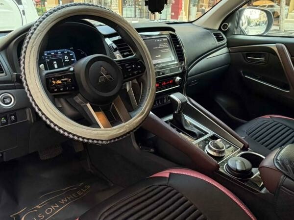 Mitsubishi Pajero Montero Sports - 5