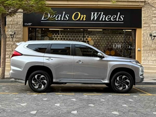 Mitsubishi Pajero Montero Sports - 3