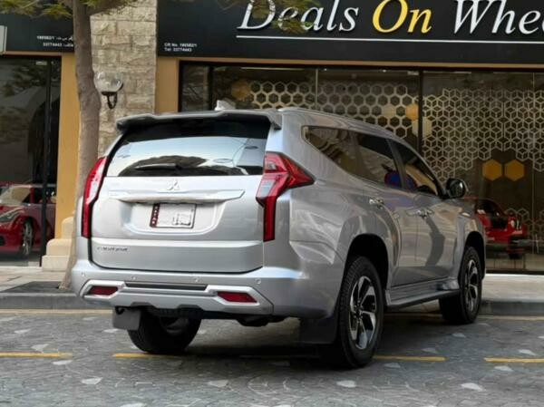 Mitsubishi Pajero Montero Sports - 2