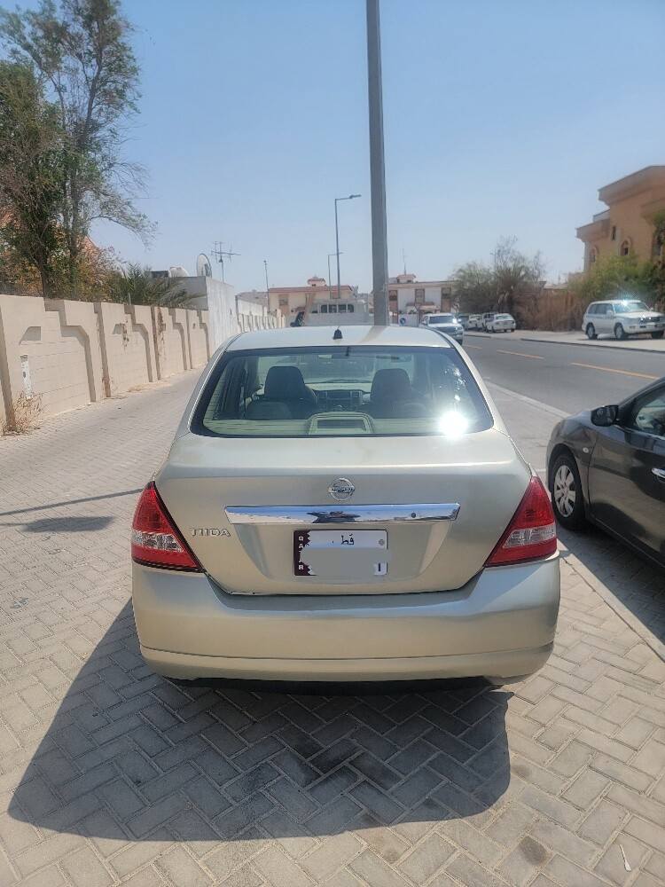 nissan tidda 2008 - 2
